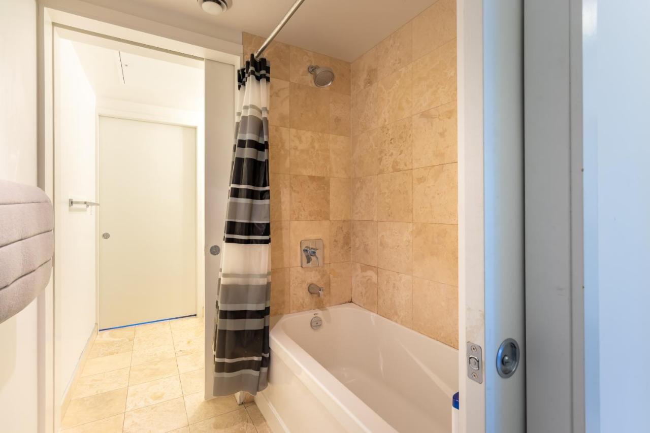 Exclusive Downtown 2Bed Suites Торонто Екстериор снимка
